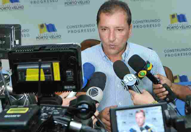 Prefeito faz articulação com bancada em Brasília e garante empenho de R$ 66,8 milhões para asfalto na Capital