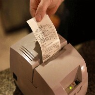 Mesmo emitindo cupom, estabelecimentos também são obrigados a emitir a nota fiscal, alerta Procon