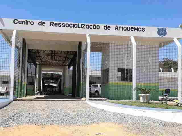 Agentes e policiais de reforço controlam princípio de motim em unidade carcerária de Ariquemes
