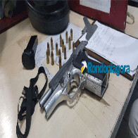 Fugindo da polícia, dupla suspeita de roubos invade lava à jato e é agredida