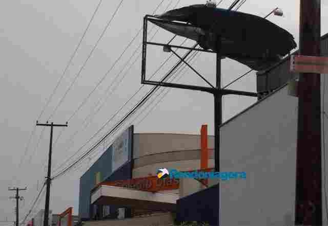 Temporal de terça danificou 15 semafóros e deixou mais de 50 mil sem energia em Porto Velho