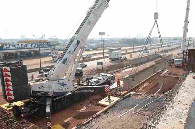 Prefeito visita viaduto da BR com Rua Três e Meio