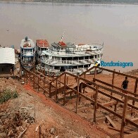 Sem terminal hidroviário, pescadores constroem escadaria para facilitar o trabalho em Porto Velho