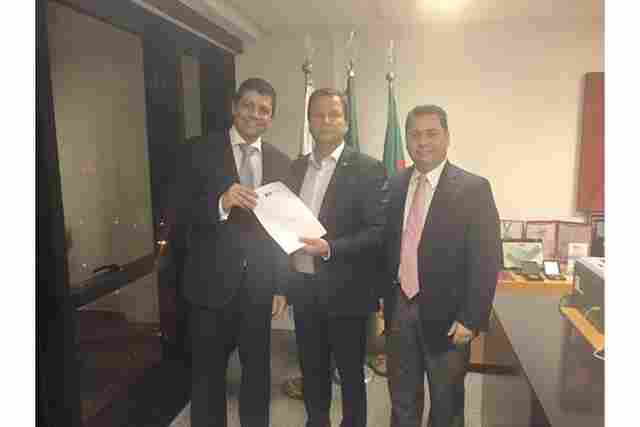 Ouvidor nacional entrega relatório de atendimento ao presidente da OAB