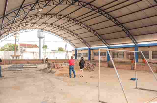 Aélcio da TV fiscaliza obras de suas emendas nas escolas da Zona Leste