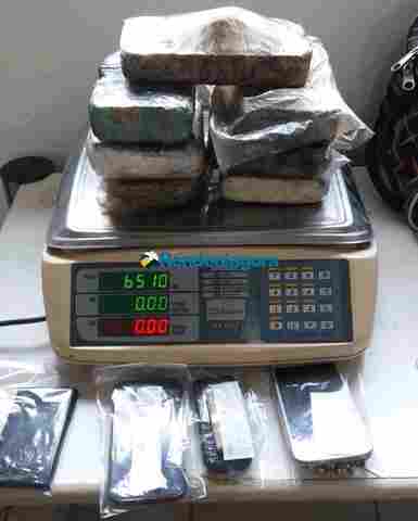 Denarc apreende quase 7 kg de cocaína em ônibus na BR-319