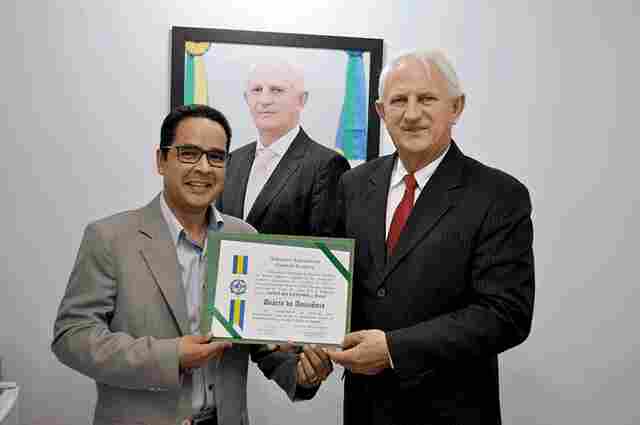 Airton Gurgacz entrega Voto de Louvor pelos 24 anos do Jornal Diário da Amazônia