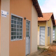 Futuros moradores do Residencial Capelasso em Ji-Paraná assinam contratos