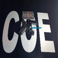 Dupla é presa com pistola e munições após fugir de abordagem e colidir em carro estacionado