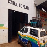 Homem é preso após esposa acusá-lo de agressão em bar da capital