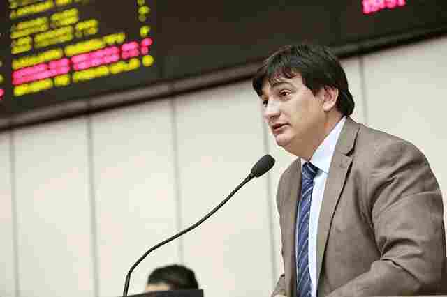 Cleiton Roque pede reforma na Escola Aurélio Buarque de Holanda, de Cacoal