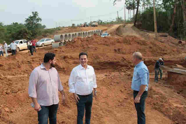 Governador em exercício visita obras de pavimentação em Porto Velho