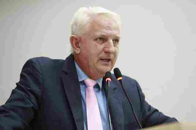 Airton Gurgacz requer providências sobre cercado do aeroporto de Ji-Paraná