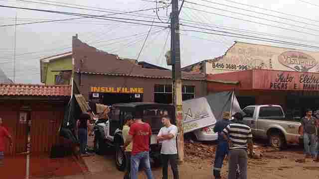 Temporal causa destruição em Pimenta Bueno; vídeo e fotos
