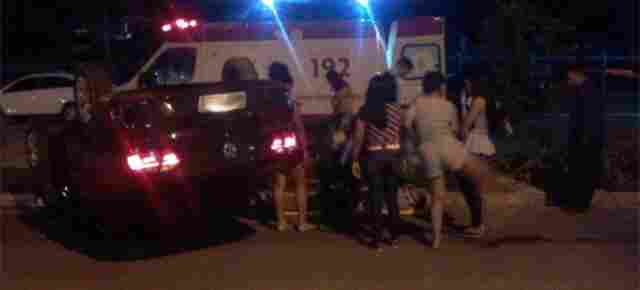 Motorista capota carro e foge do local deixando passageiro ferido