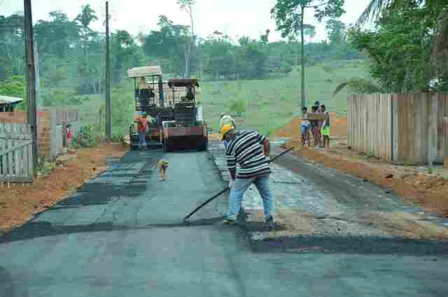 Prefeito entrega 6 km asfalto na Ponta do Abunã e garante mais 1,8 km só para Vista Alegre
