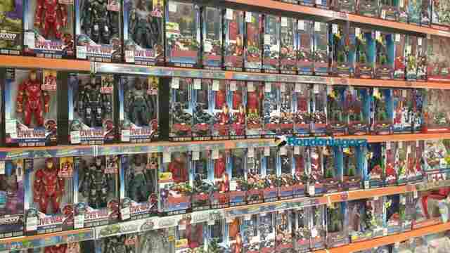 Com preços variados, bonecos são preferidos de meninos e meninas para o Dia das Crianças