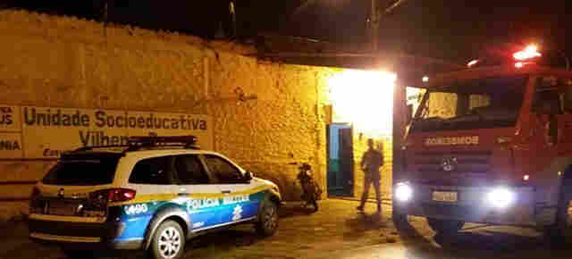 Menores ateiam fogo em colchões de unidade socioeducativa