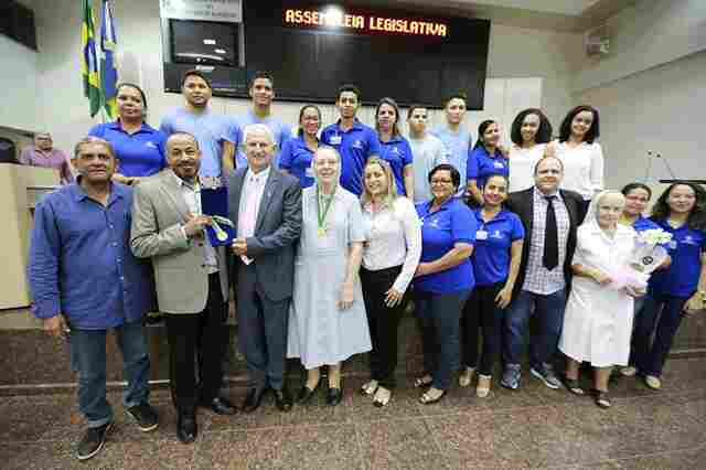 Airton Gurgacz preside solenidade em homenagem a irmã Lina e médico Elifaz Cabral