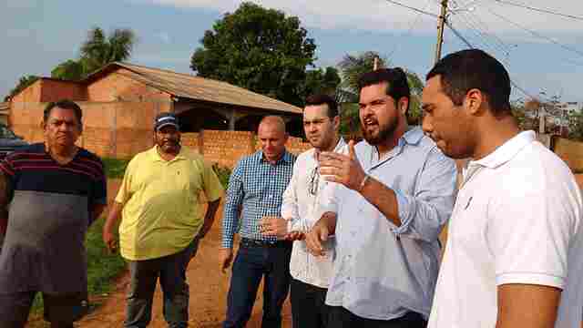 Jean Oliveira leva 5 km de asfalto para as ruas do Socialista