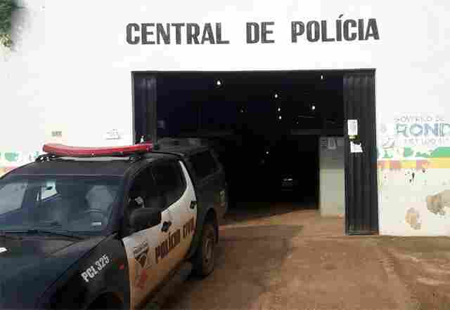 Jovem enfurecido quebra móveis e eletrodomésticos na casa da própria avó