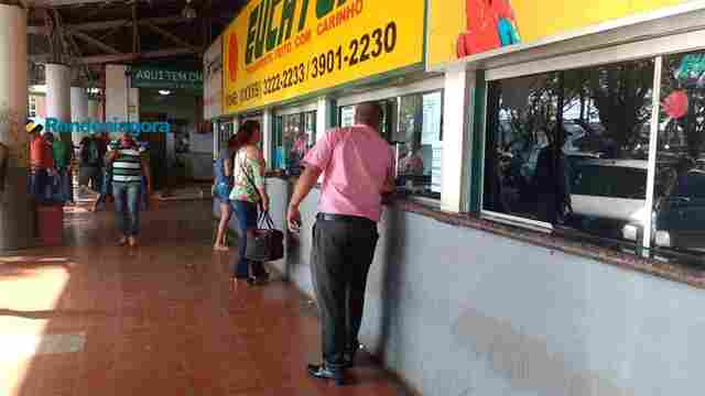 Mesmo com o feriado da Padroeira, movimento é fraco na rodoviária da capital