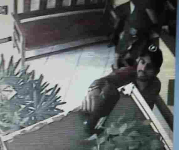 Polícia divulga imagem de suspeito do golpe do envelope vazio