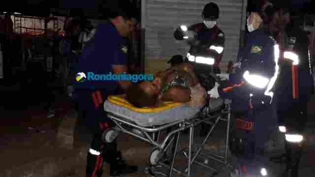 Moradora de rua é esfaqueada várias vezes em praça