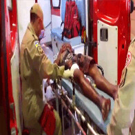 Homem invade casa e tenta matar quatro pessoas