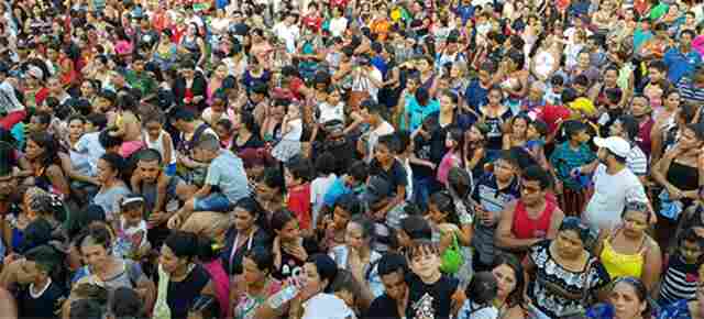 Massa de 50 mil pessoas participa da festa do Dia das Crianças no complexo da Estrada de Ferro Madeira Mamoré; fotos e vídeo