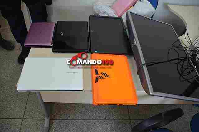 Após denúncia, PM prende dois e recupera objetos furtados