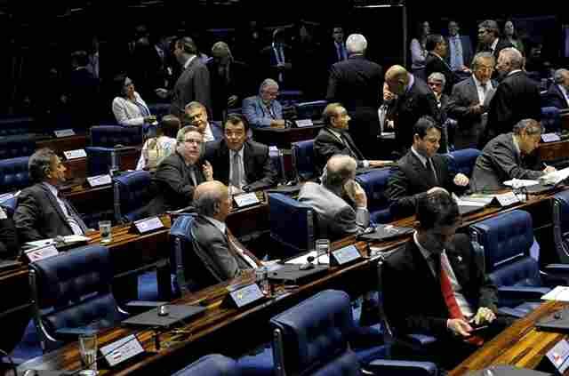 Senado derruba medidas do Supremo contra Aécio
