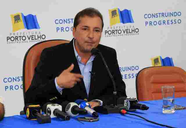 Nova reforma de Hildon reduz mais de 60% de comissionados no gabinete do prefeito
