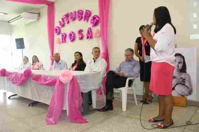 Prefeitura faz ação para estimular mulheres à prevenção do câncer de mama