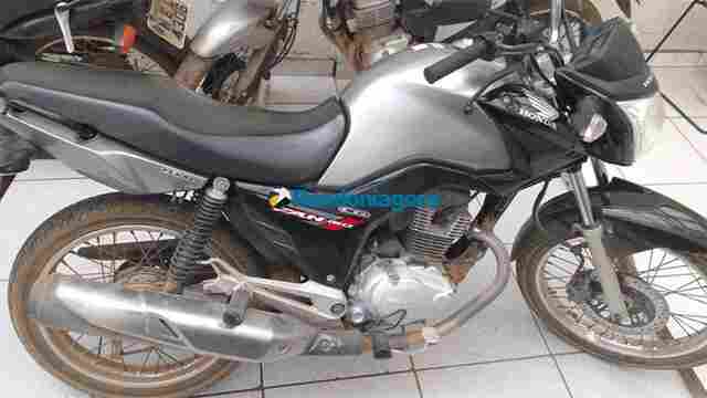 Mulher é detida por populares e presa por receptação de motocicleta roubada na Capital