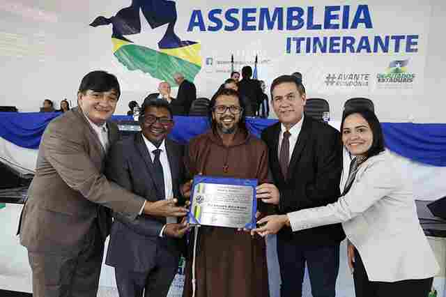 Sessão itinerante homenageia personalidades de Pimenta Bueno