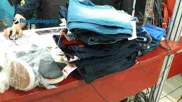 Fugitivo quebra porta de loja e rouba roupas