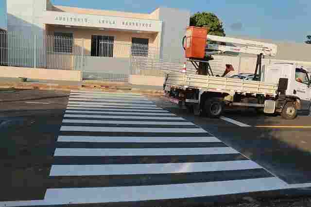 Deputado Airton e governador Confúcio entregam auditório e pavimentação em Ji-Paraná