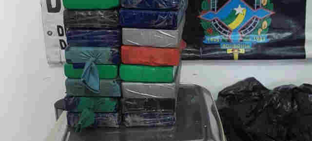 Denarc apreende mais de 20 quilos de cocaína enterrada em propriedade rural na BR-319