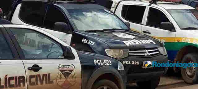 Bêbado, homem tenta dirigir carro da esposa e ela aciona a polícia