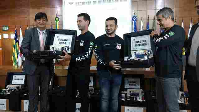 Cleiton Roque participa de entrega de materiais de perícia para Instituto de Identificação