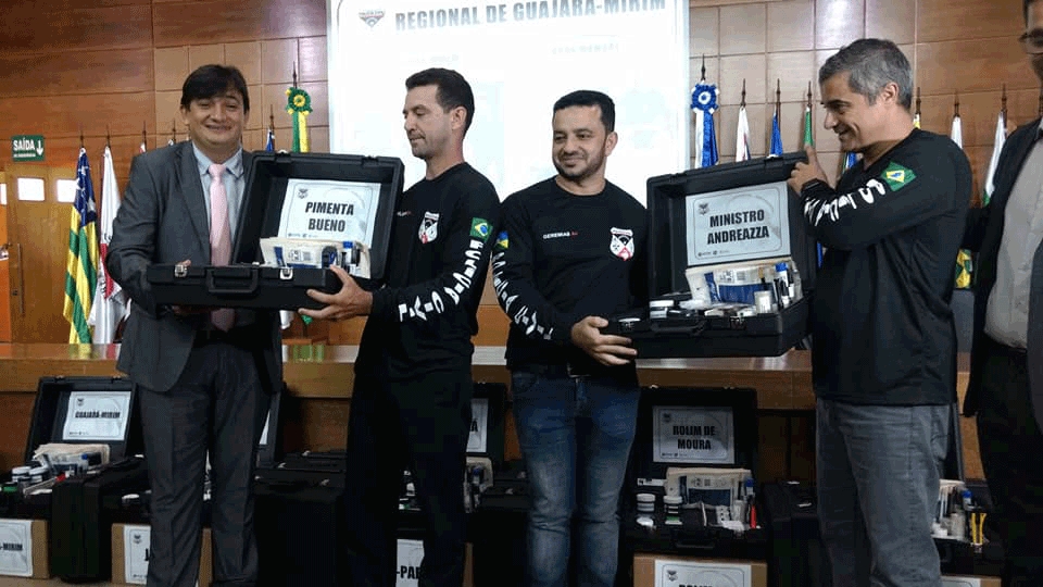 Cleiton Roque participa de entrega de materiais de perícia para Instituto de Identificação