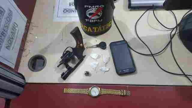 Jovem é detido portando revólver na cintura