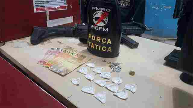 Polícia apreende adolescentes vendendo droga na Zona Leste
