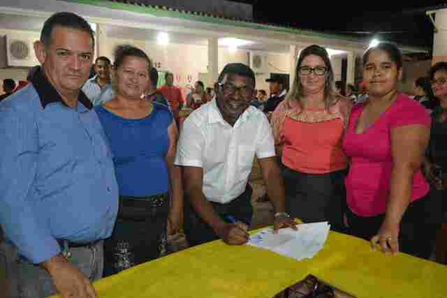 Quadra da Escola Irmãs Juliana e Alini Santos Marcos é reinaugurada