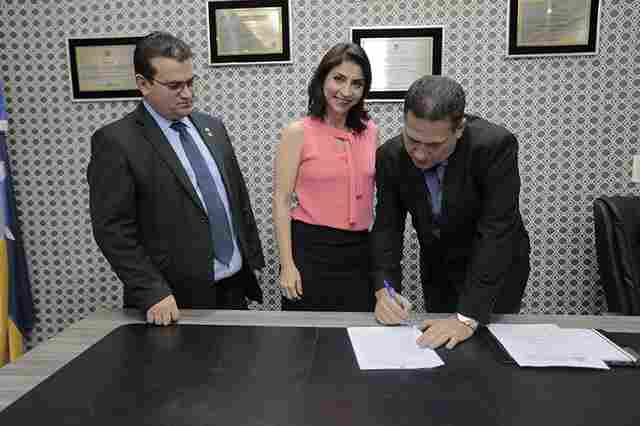 Maurão de Carvalho libera recursos para a realização da FICC em Cacoal