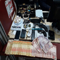 Trio suspeito de roubos é detido com droga, dois revólveres e dinheiro na capital