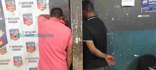 Dupla é detida após roubar aparelho celular de mulher na Zona Leste