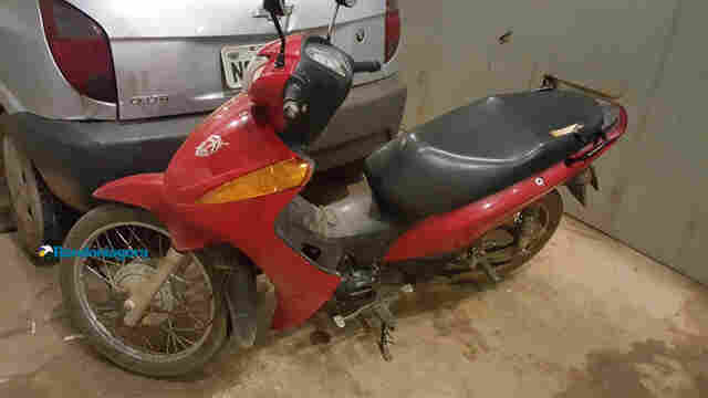 Adolescente é detido pilotando com moto roubada na capital