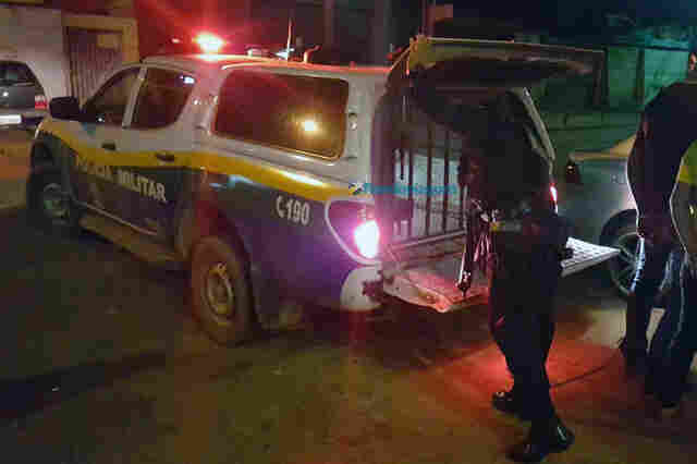 Dupla é presa após roubar celular, carteira e agredir vítima na Zona Leste da capital